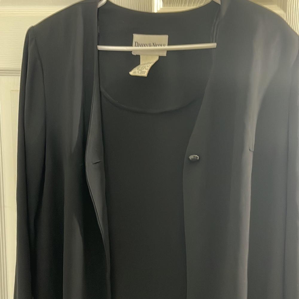 Danny & Nicole 1 button closure black cape, size 12 - Picture 10 of 11